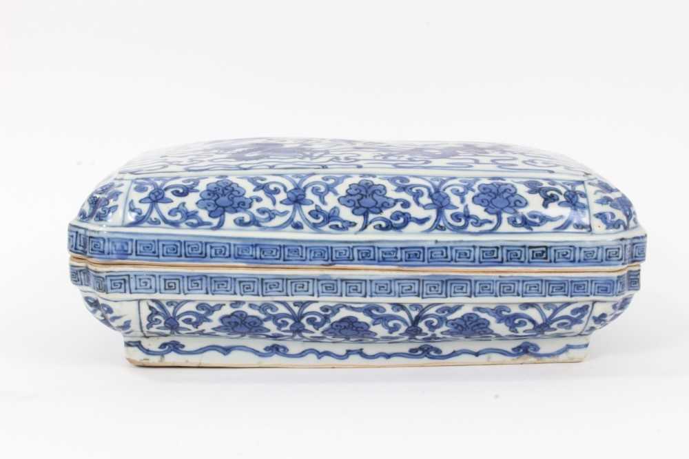 Chinese blue and white ‘Dragon’ box and cover, Wanli six-character mark - Bild 6 aus 50