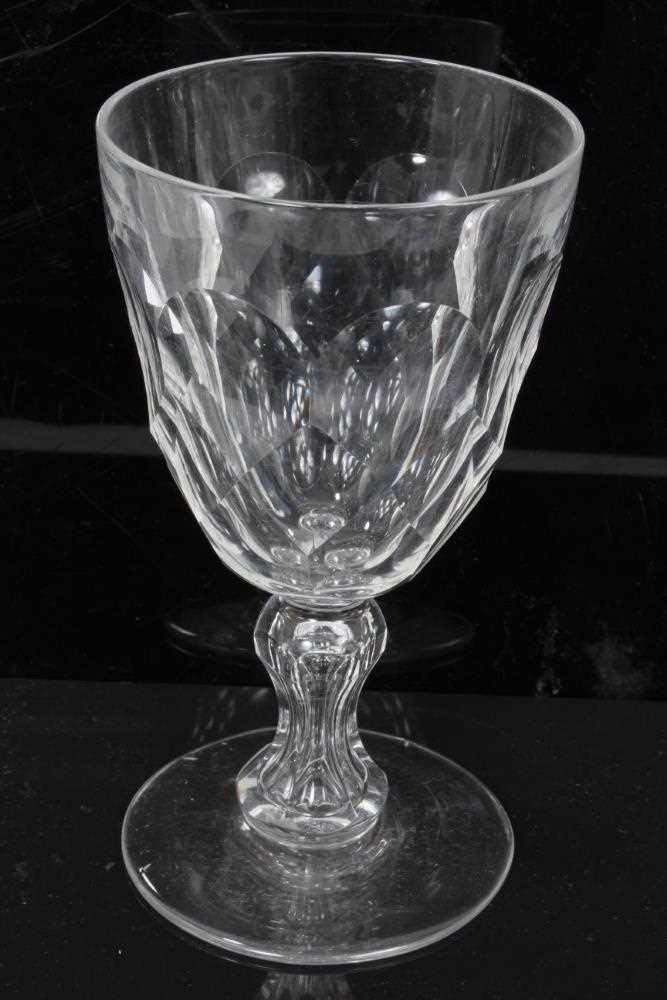 Set of four antique Georgian cut glass goblets, with facet-cut round funnel bowls, and facet-cut wai - Image 2 of 5