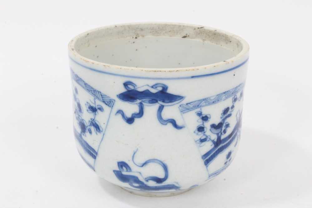 An 18th century Chinese blue and white tea bowl, a beaker and a bowl - Image 8 of 16