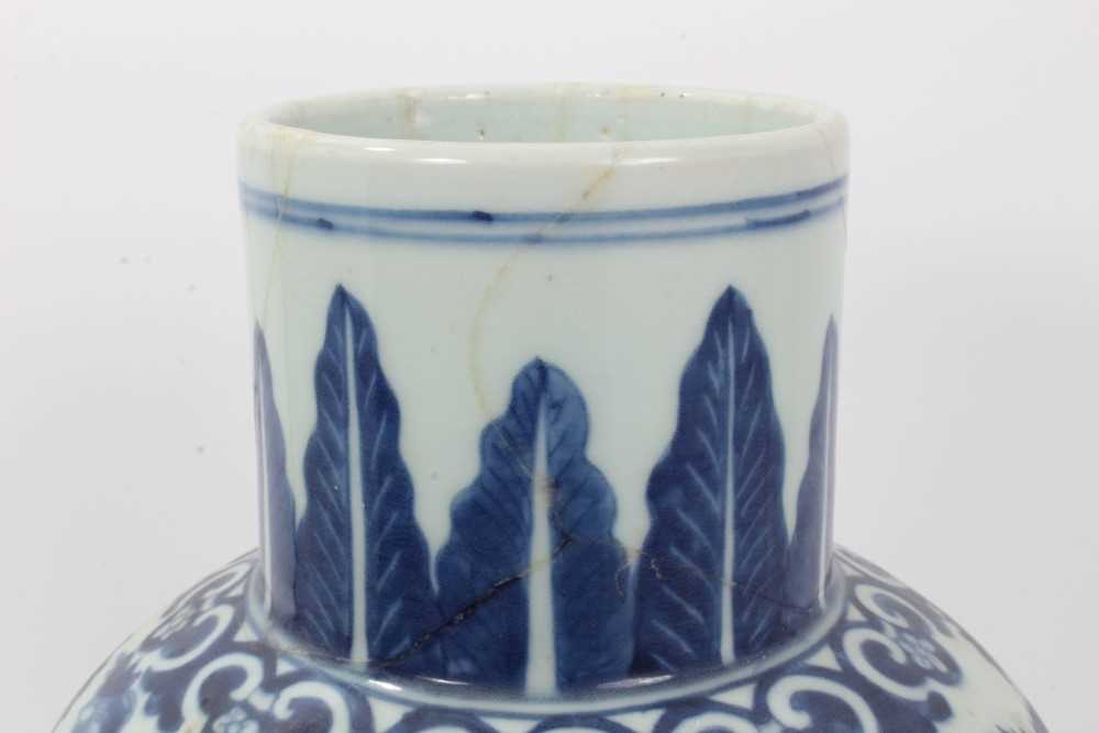 Large antique late 19th century Chinese blue and white porcelain vase and cover, of baluster form, d - Image 7 of 14