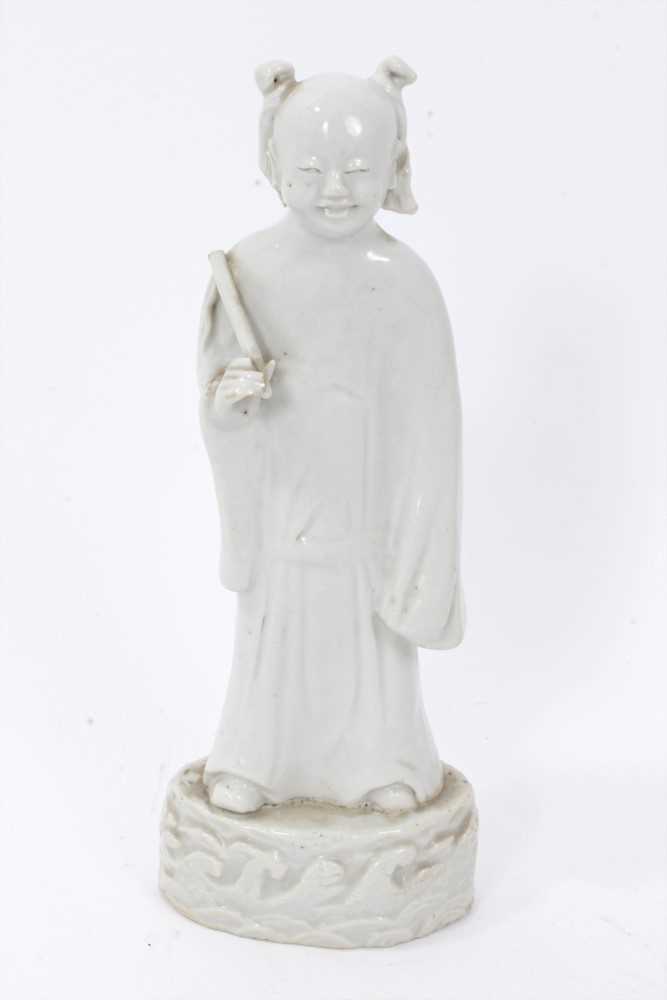 Good pair of antique Chinese Qing period blanc de chine figures, the female figure carrying a fly wh - Bild 8 aus 13