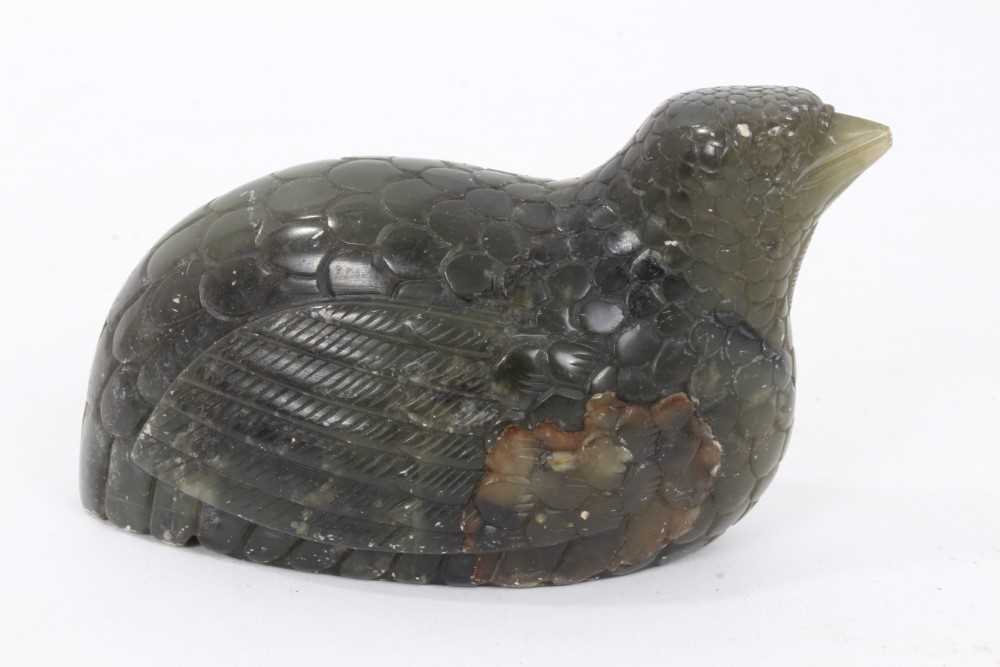 Carved soapstone sculpture of a quail and carved jade rooster a/f - Bild 4 aus 14