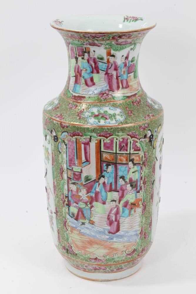 Large 19th century Chinese Canton Famille Rose vase decorated with panels of birds, flowers and figu - Bild 3 aus 14
