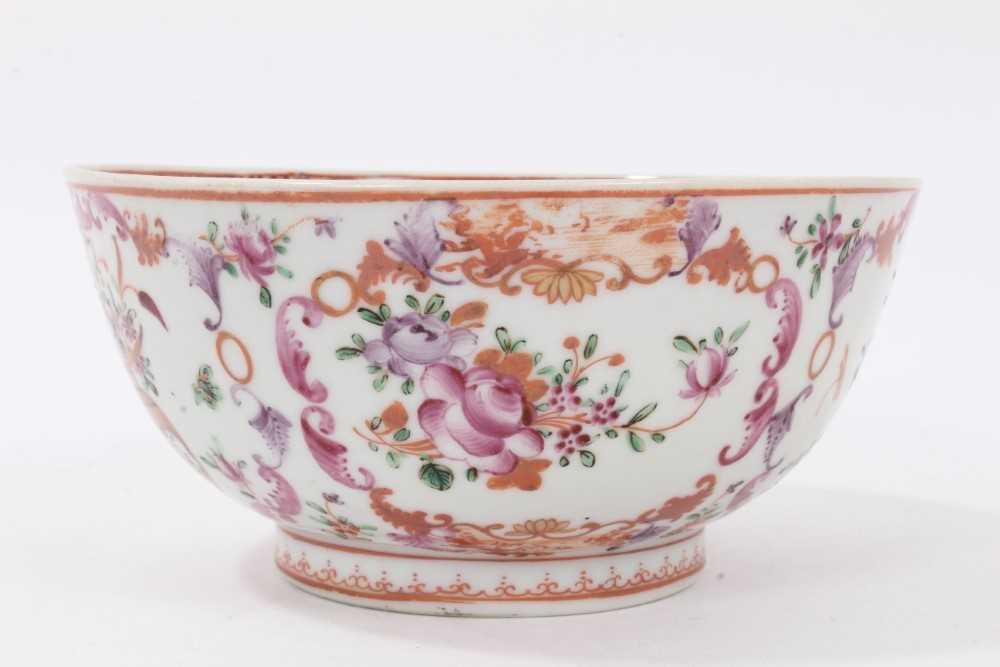 Antique 18th century Chinese famille rose export porcelain bowl, well decorated with baskets of flow - Image 4 of 6