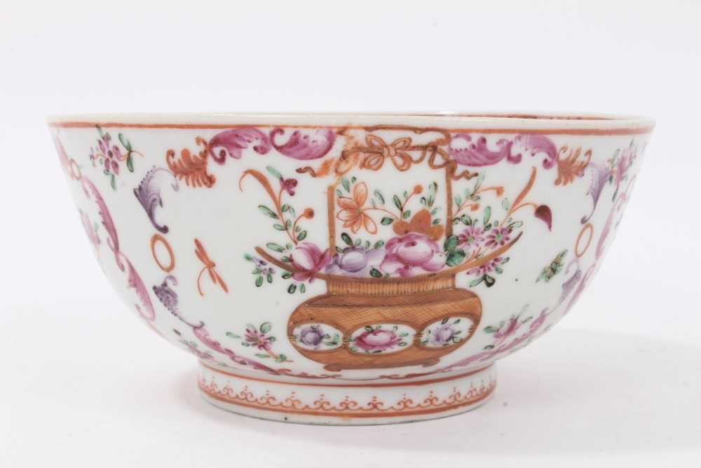 Antique 18th century Chinese famille rose export porcelain bowl, well decorated with baskets of flow - Image 3 of 6