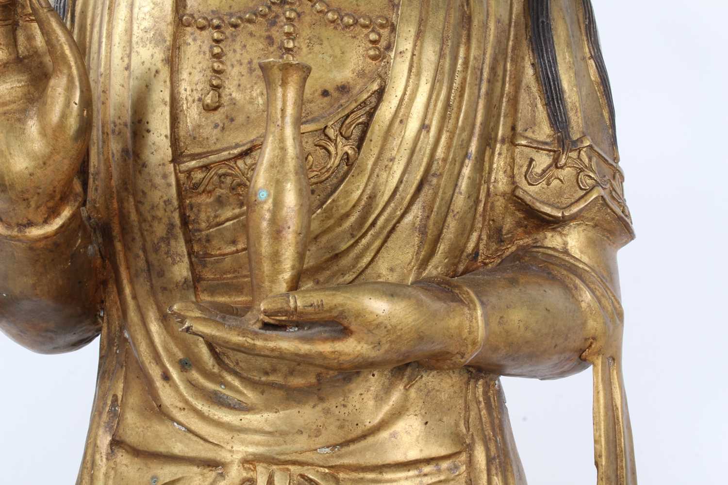 Large Chinese bronze deity figure - Bild 4 aus 9