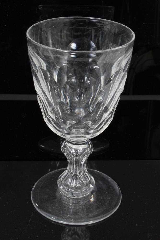 Set of four antique Georgian cut glass goblets, with facet-cut round funnel bowls, and facet-cut wai - Image 4 of 5