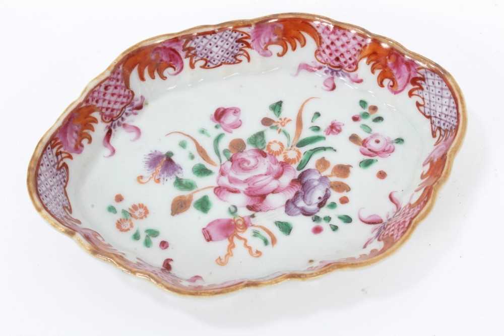 Two 18th century Chinese famille rose porcelain dishes, painted with floral sprays, 12cm and 14cm ac - Bild 2 aus 5
