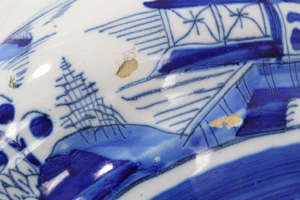 19th Century tin glazed pottery jug with blue and white chinoiserie decoration - Image 13 of 13