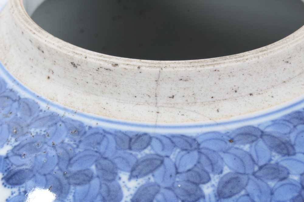 Chinese blue and white jar - Image 8 of 10