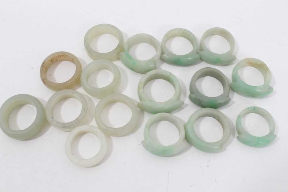 Collection of 16 Chinese polished green hard stone/ jade rings - Image 5 of 5