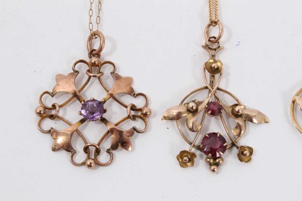 Five Edwardian 9ct gold gem set open work pendants on 9ct gold chains - Image 3 of 6