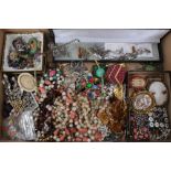 Quantity of vintage costume jewellery and bijouterie