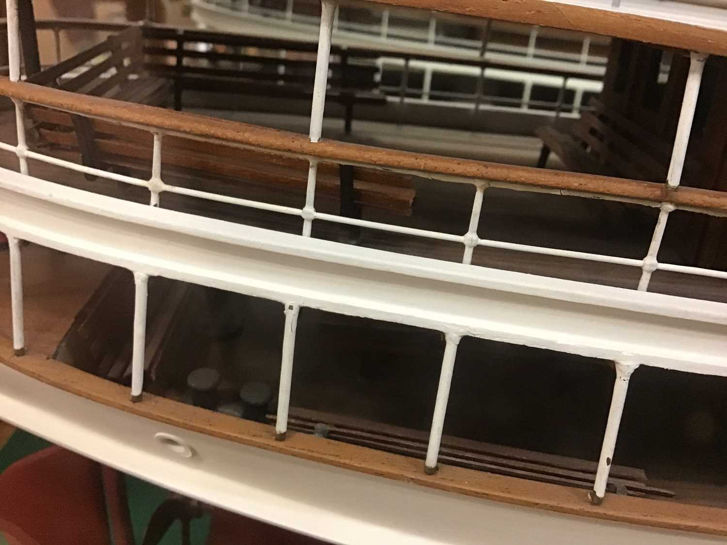 Large model boat in case - Image 10 of 10