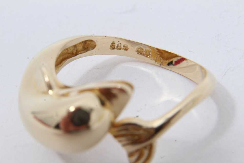 14ct gold dolphin ring, 9ct rose gold garnet ring, two other dress rings and two simulated pearl nec - Image 4 of 8