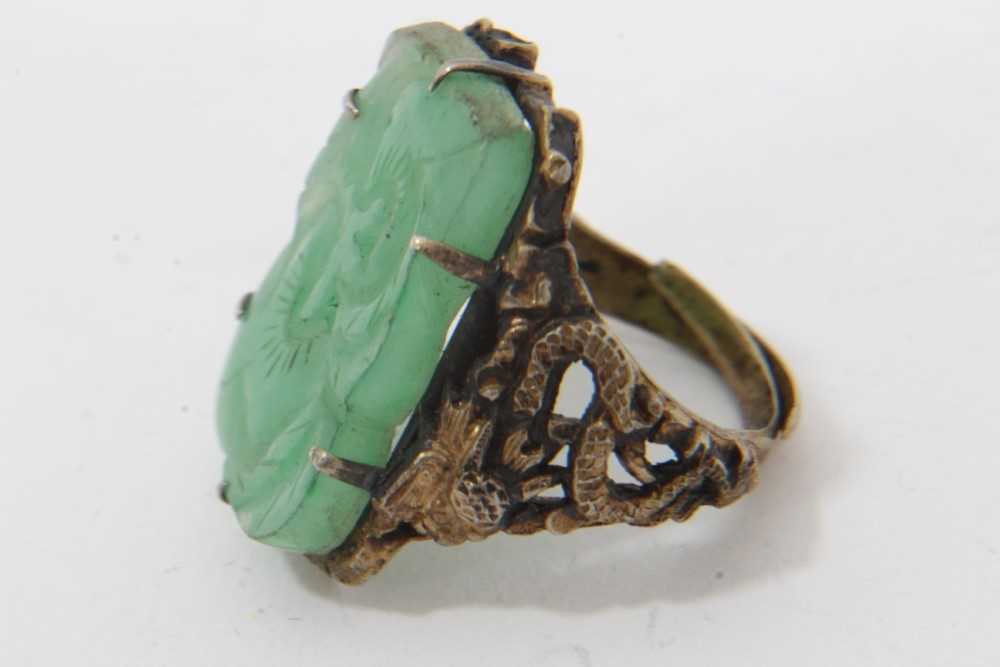 Eleven Chinese green hardstone/jade rings - Image 17 of 18