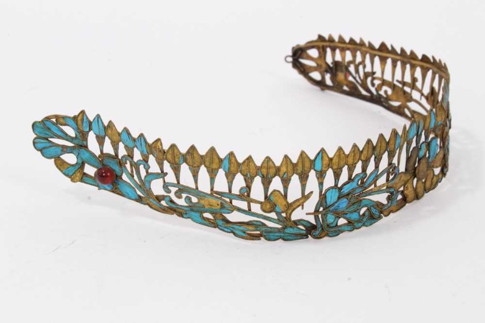 19th c. Chinese gilt metal kingfisher feather tiara and Chinese gilt metal and jade hair ornament - Image 2 of 11