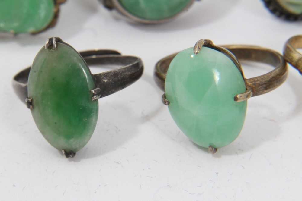 Eleven Chinese green hardstone/jade rings - Image 2 of 18