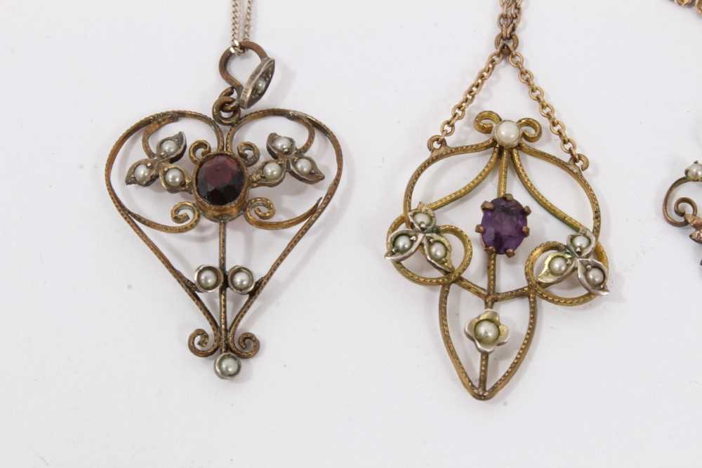 Victorian seed pearl pendant, Edwardian open work pendant, three other similar pendants, stick pin a - Image 3 of 9