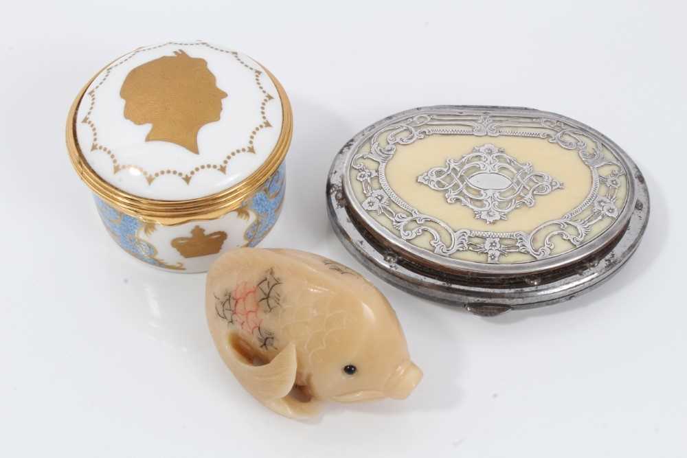 19th c. French silver and ivory purse, trinket box and netsuke (3)