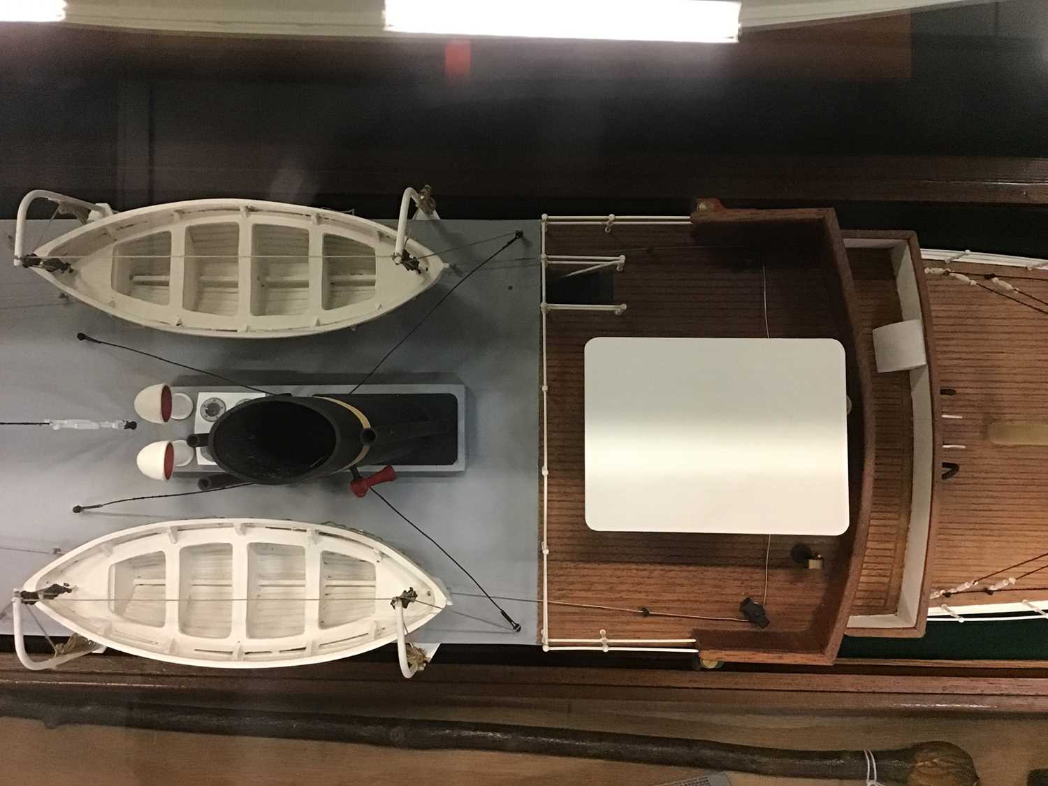 Large model boat in case - Image 9 of 10