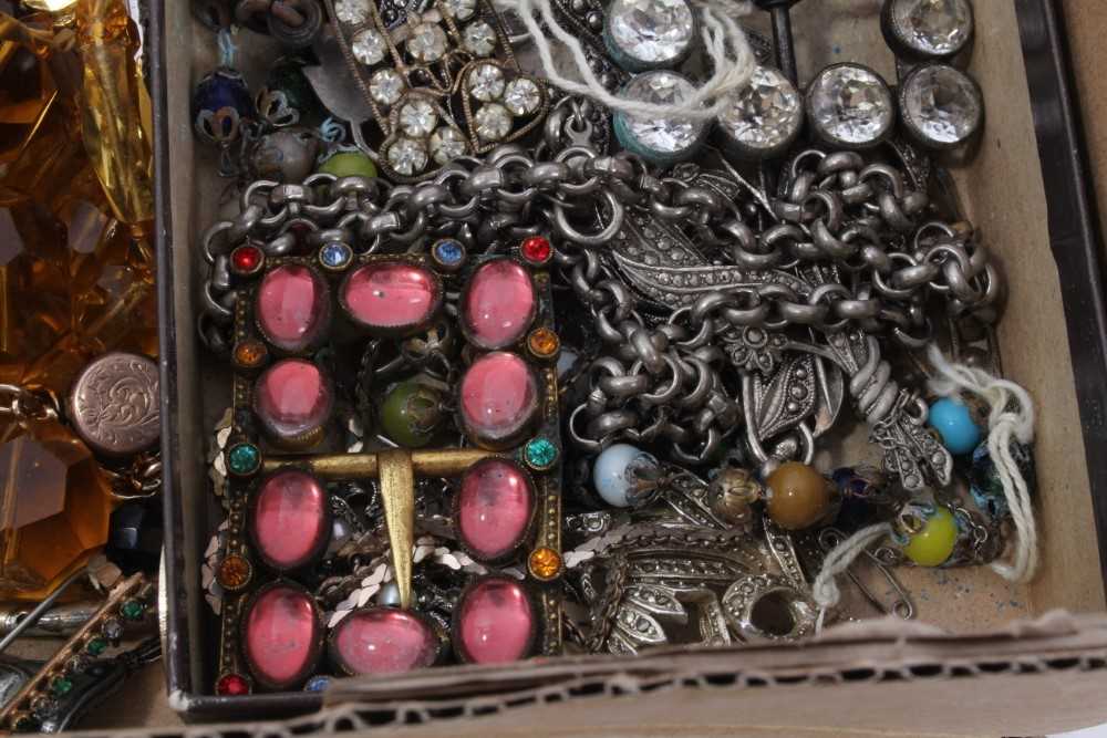 Quantity of vintage costume jewellery and bijouterie - Image 6 of 12