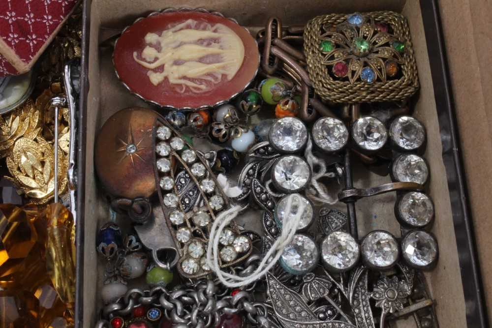 Quantity of vintage costume jewellery and bijouterie - Image 5 of 12