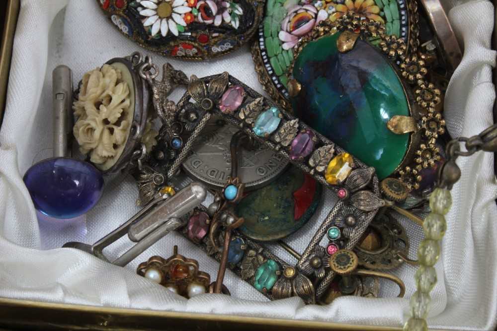Quantity of vintage costume jewellery and bijouterie - Image 3 of 12