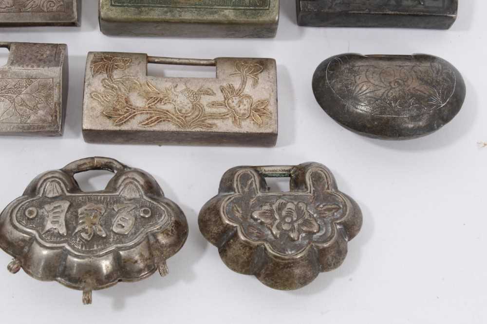 Collection of 15 Chinese silver, white metal and brass padlock style pendants - Image 5 of 9