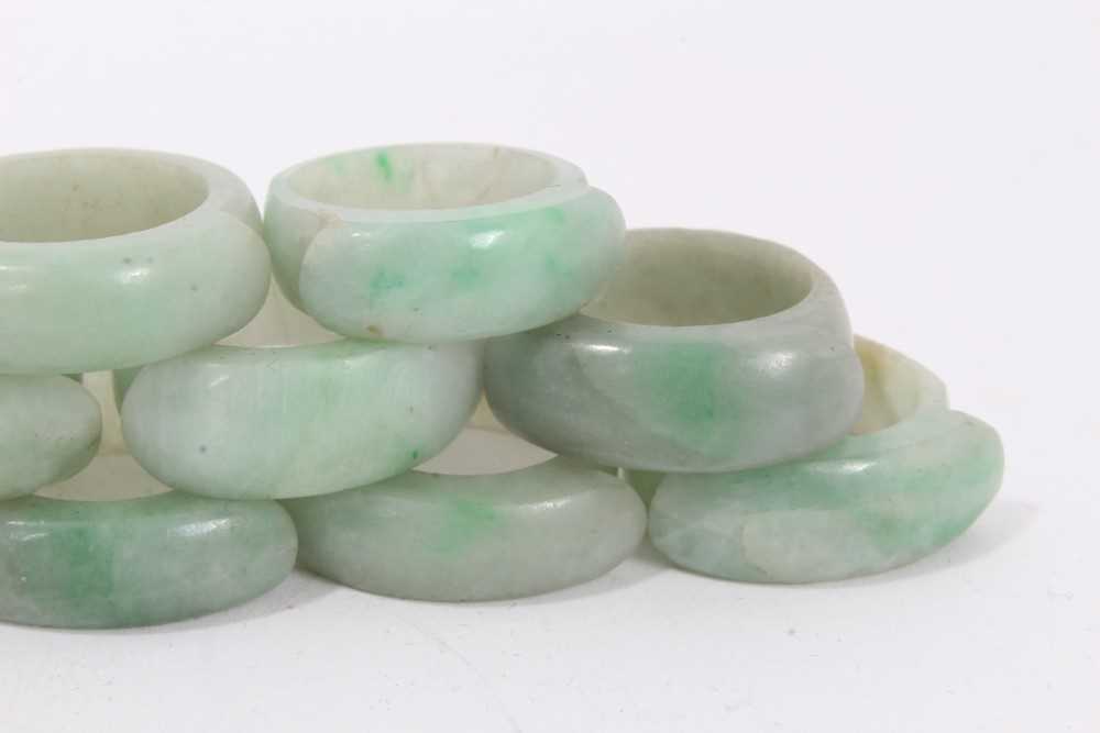 Collection of 16 Chinese polished green hard stone/ jade rings - Image 4 of 5