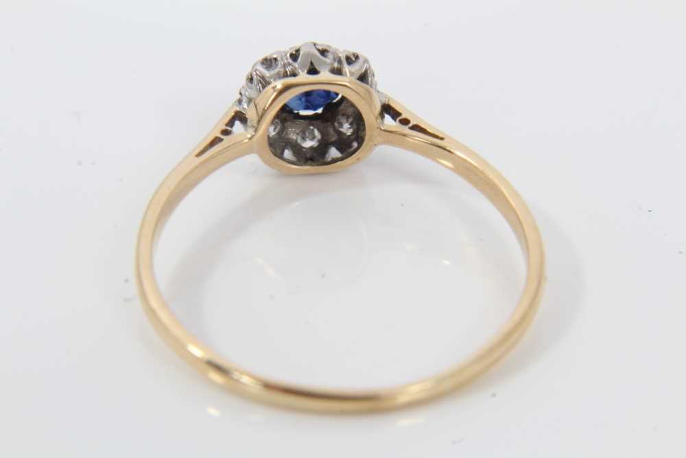 Sapphire and diamond cluster ring - Image 3 of 3