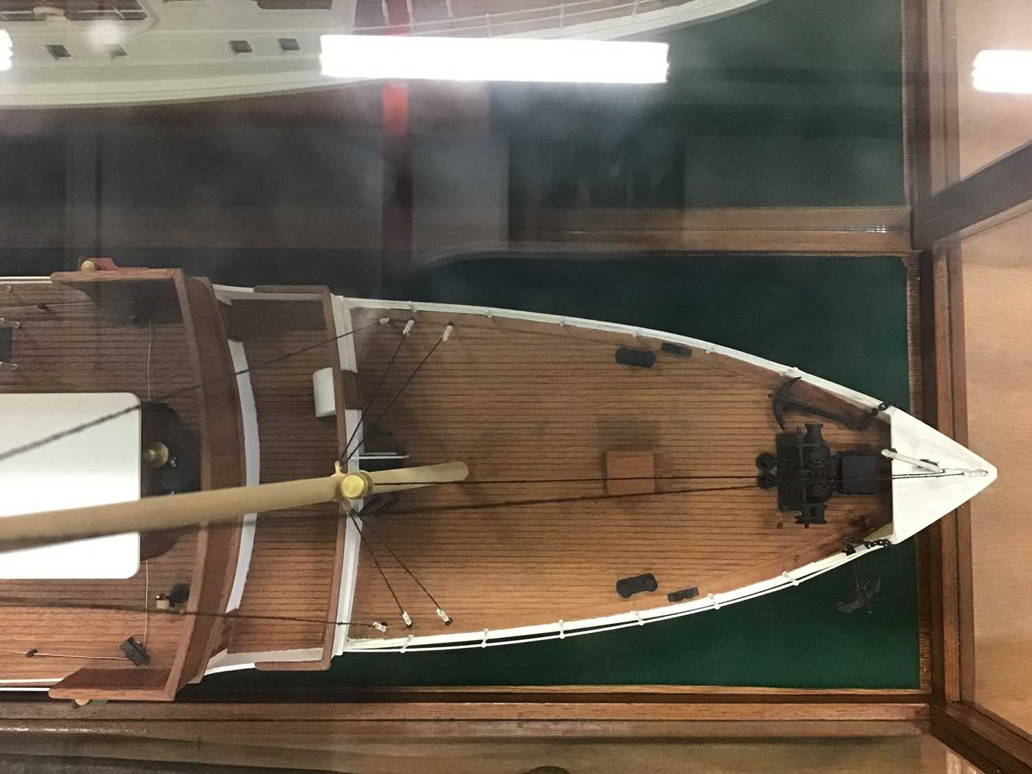 Large model boat in case - Image 8 of 10