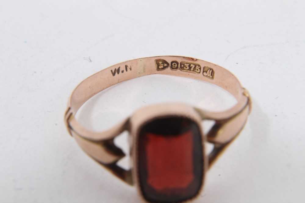 14ct gold dolphin ring, 9ct rose gold garnet ring, two other dress rings and two simulated pearl nec - Image 6 of 8