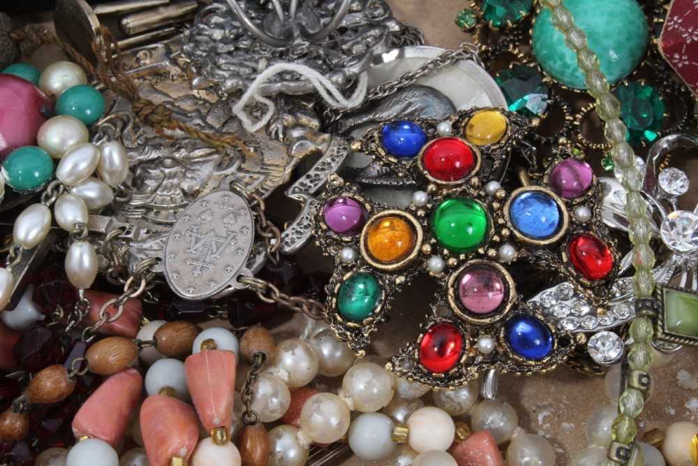 Quantity of vintage costume jewellery and bijouterie - Image 7 of 12