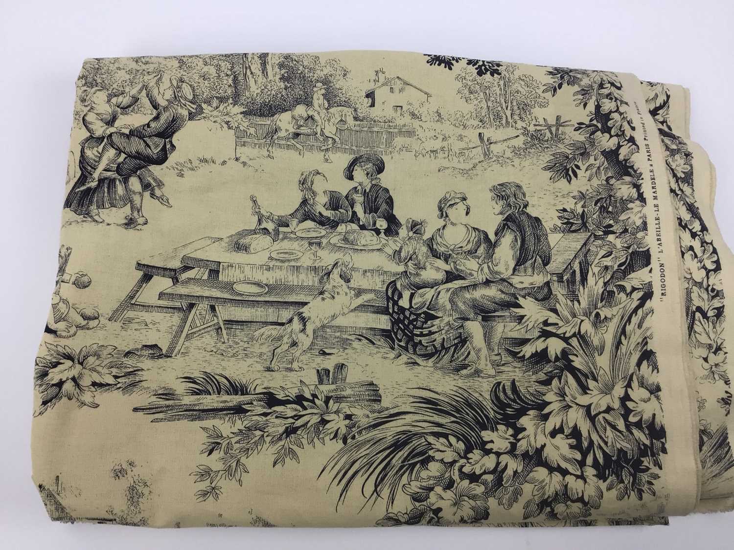 French toile throw, two pillow cases and fabric - Image 3 of 5