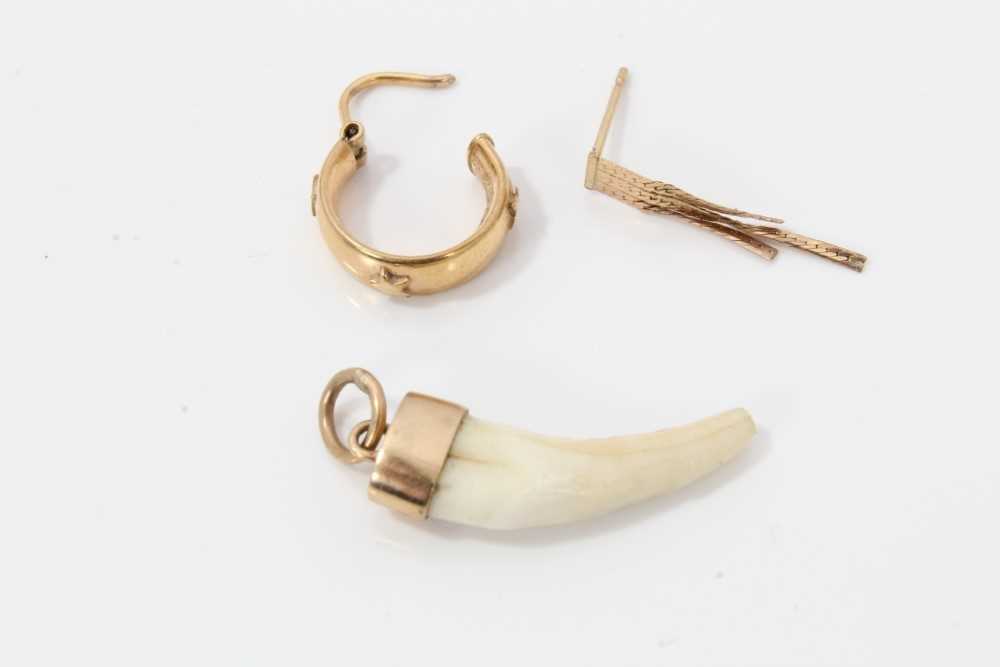 Group 9ct gold and yellow metal jewellery - Image 5 of 5