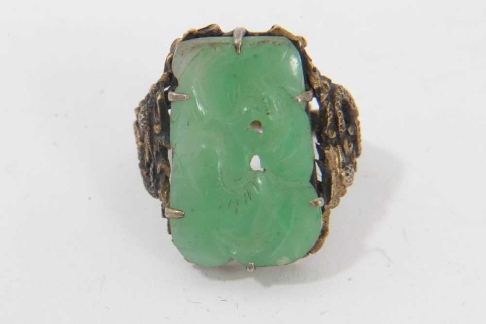 Eleven Chinese green hardstone/jade rings - Image 16 of 18