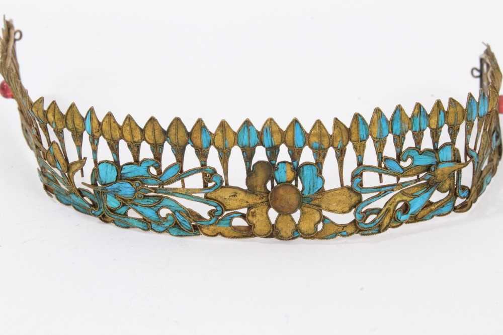 19th c. Chinese gilt metal kingfisher feather tiara and Chinese gilt metal and jade hair ornament - Image 3 of 11