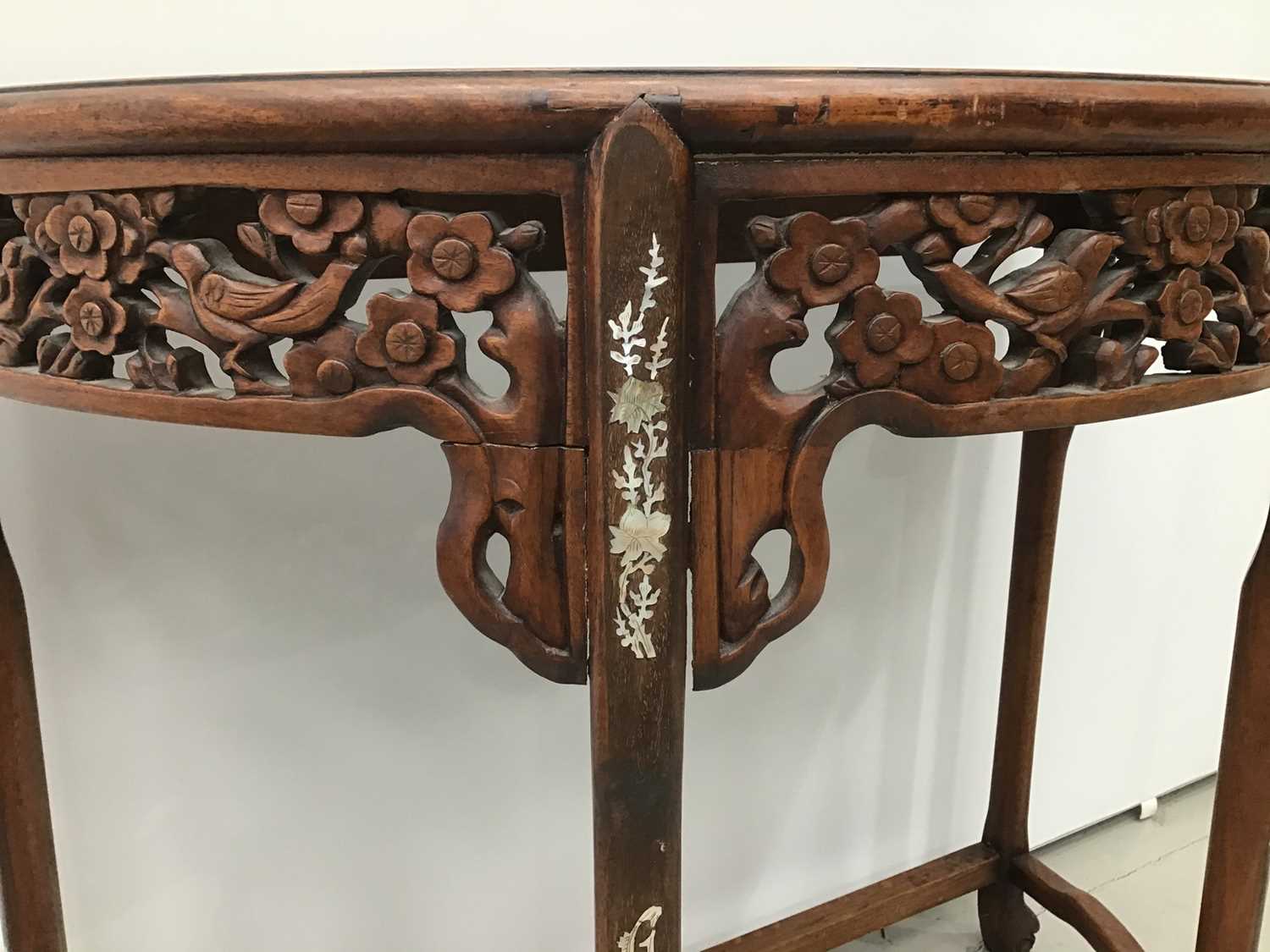 Chinese carved rosewood Demi-lune hall table with marble inlaid top and mother of pearl inlaid decor - Image 3 of 4