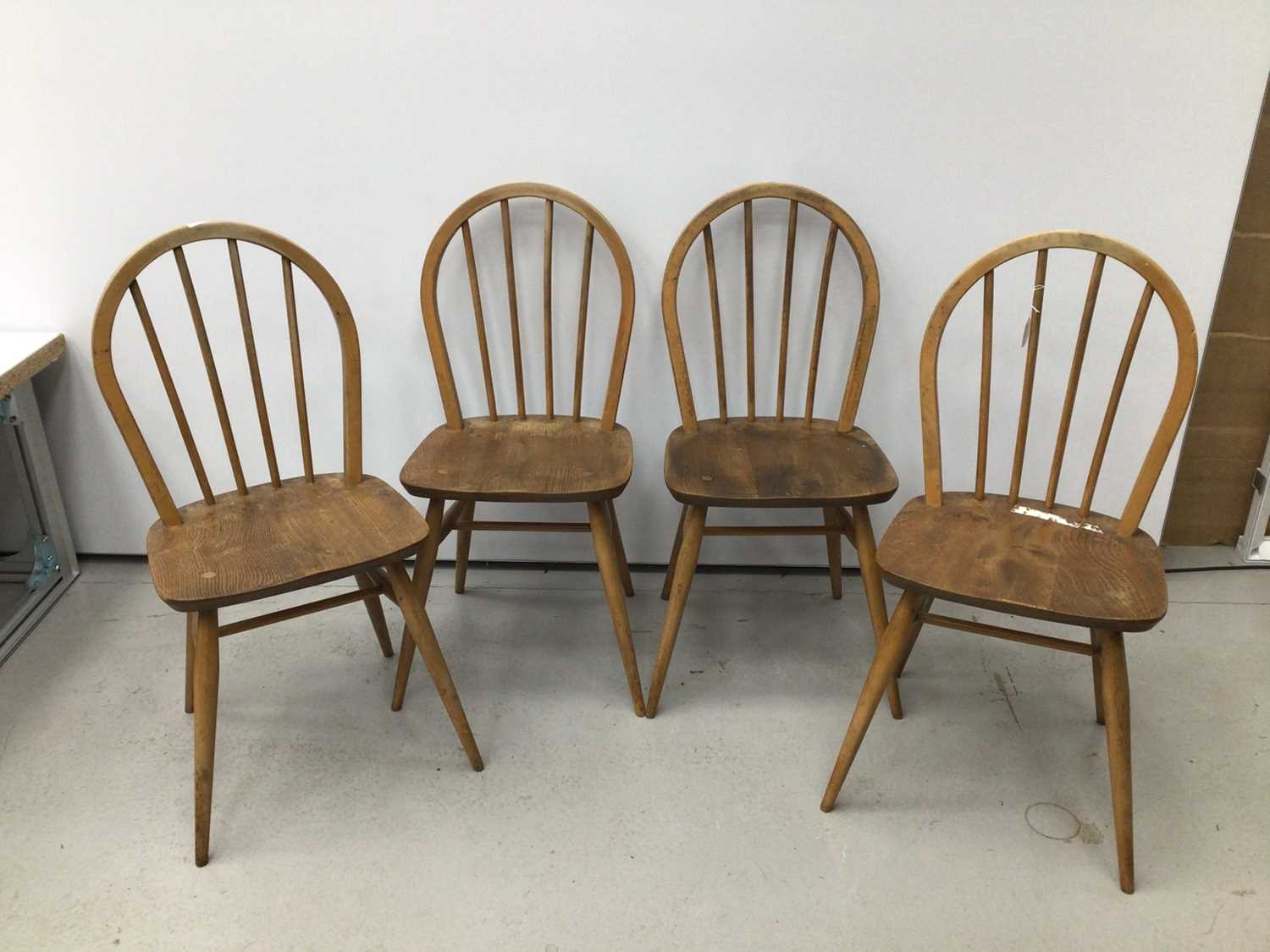 Ercol golden dawn dining table and ensuite set of four chairs - Image 5 of 7