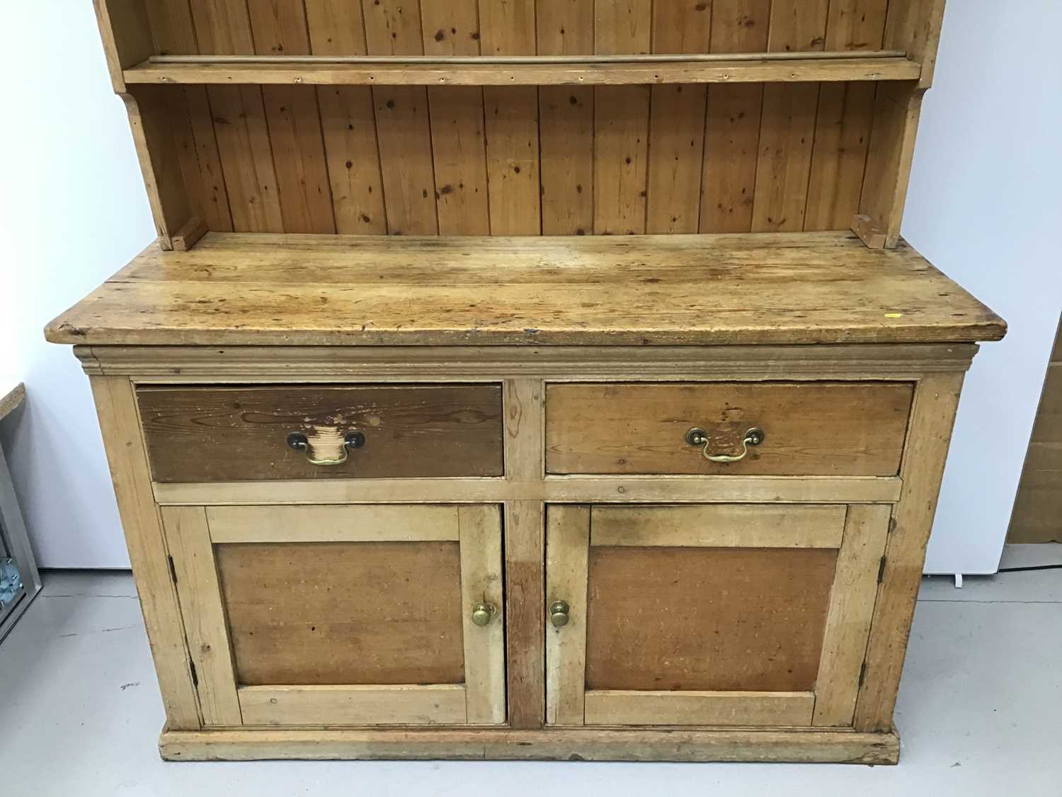 Victorian pine two height kitchen dresser - Image 4 of 5