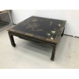 Chinese black lacquered and chinoiserie decorated coffee table together with a pair of matching lamp