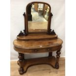 Good quality Victorian walnut dressing table