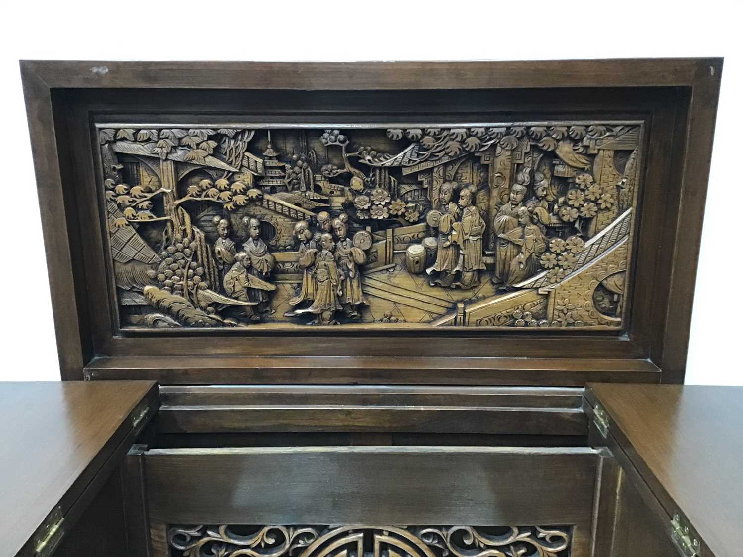 Chinese carved wooden cocktail cabinet - Image 5 of 8