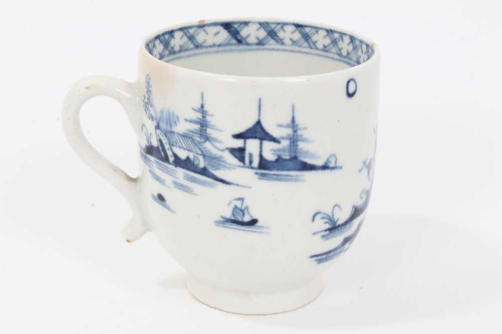 18th century Lowestoft blue and white coffee cup - Image 3 of 6