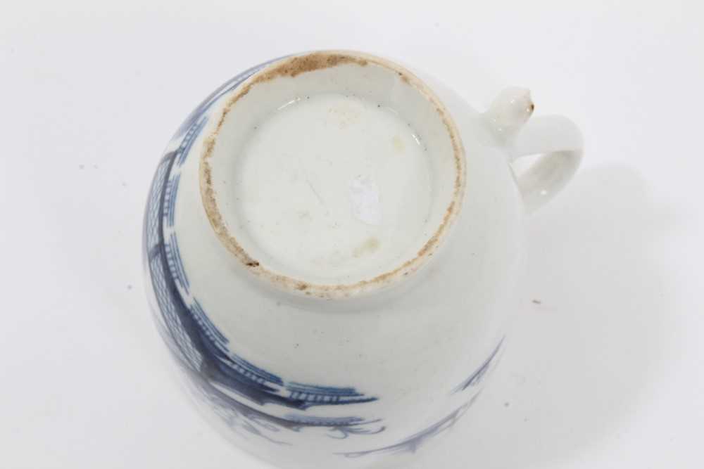18th century Lowestoft blue and white coffee cup - Image 6 of 6