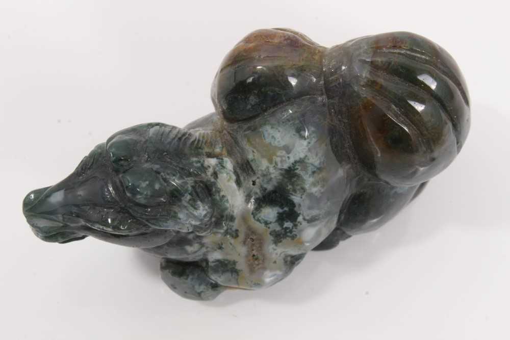 Chinese carved hardstone snuff bottle - Image 6 of 8