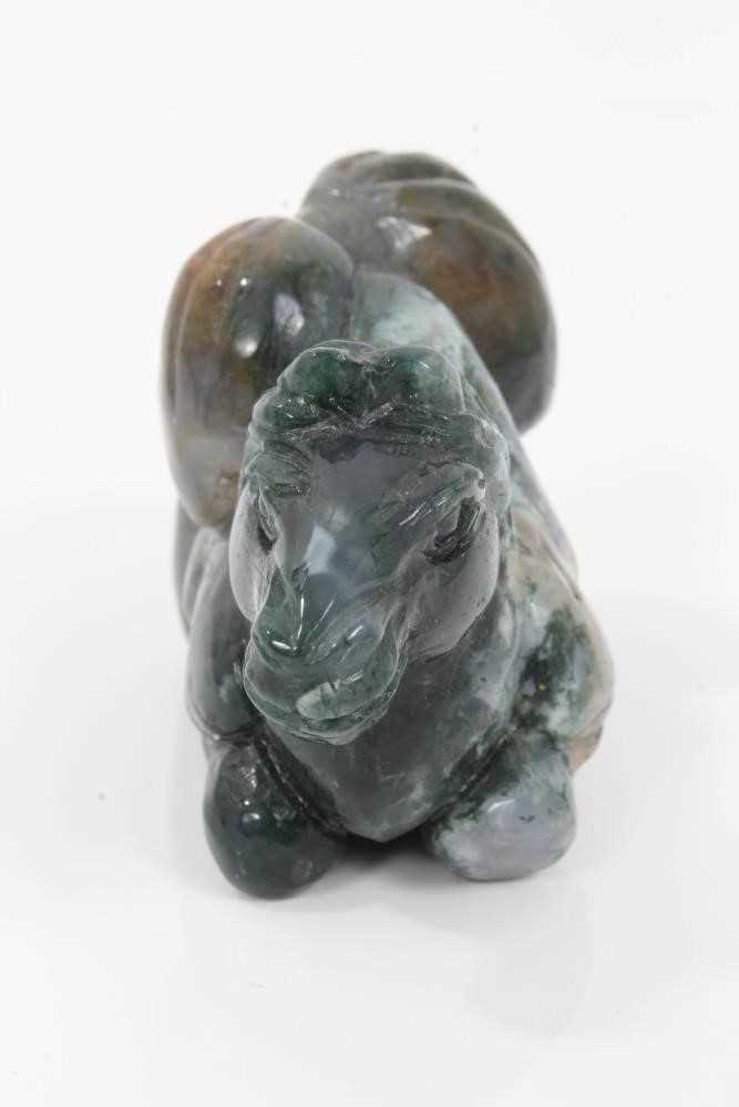 Chinese carved hardstone snuff bottle - Image 2 of 8