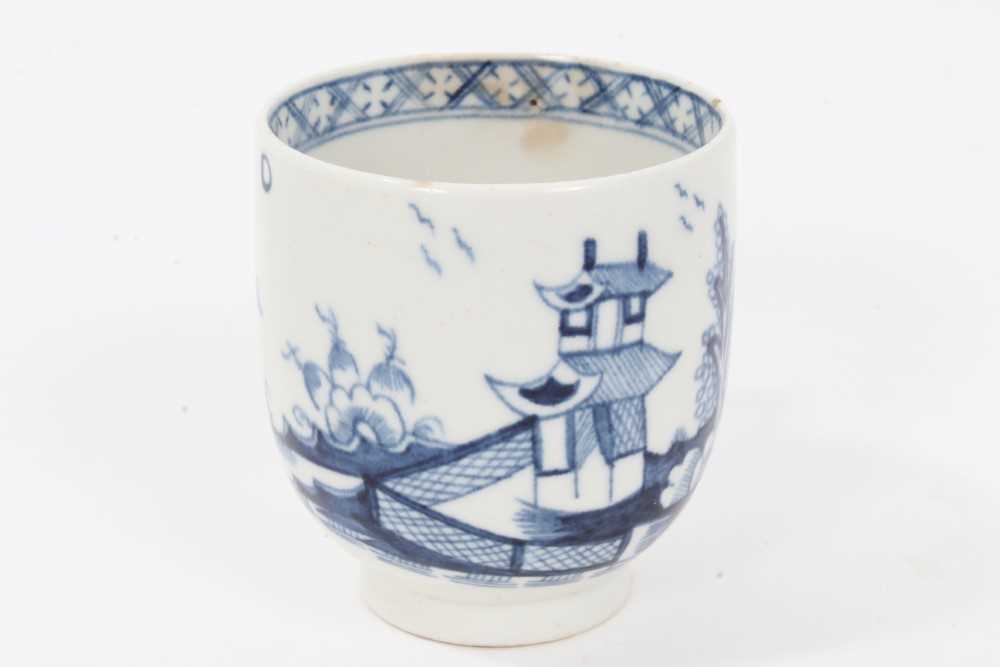 18th century Lowestoft blue and white coffee cup - Image 2 of 6
