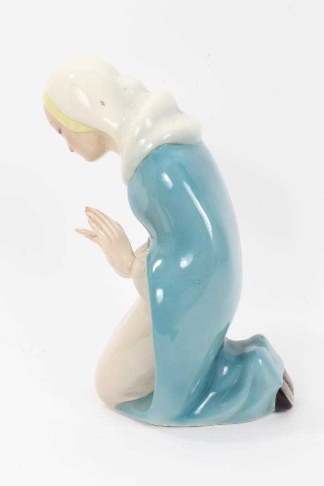 Lenci pottery figure of the Madonna, modelled kneeling with raised hands, marked 'Lenci Made in Ital - Image 2 of 10